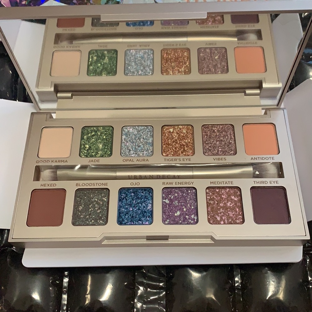Urban Decay Stoned Vibes 12 Eyeshadow Palette with Brush- NIB